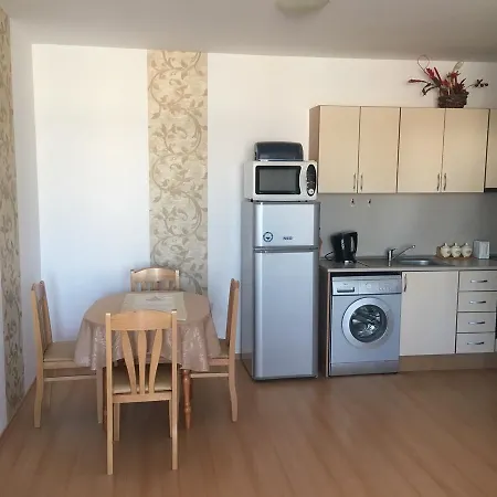 Sunny Day 6 ساني بيتش